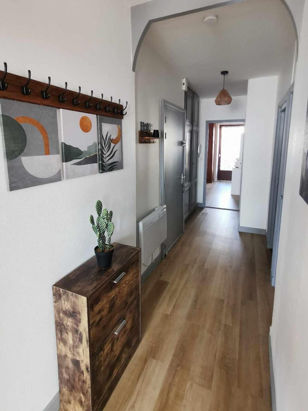Bel Appartement De 1 A 7 Personnes アンベール エクステリア 写真