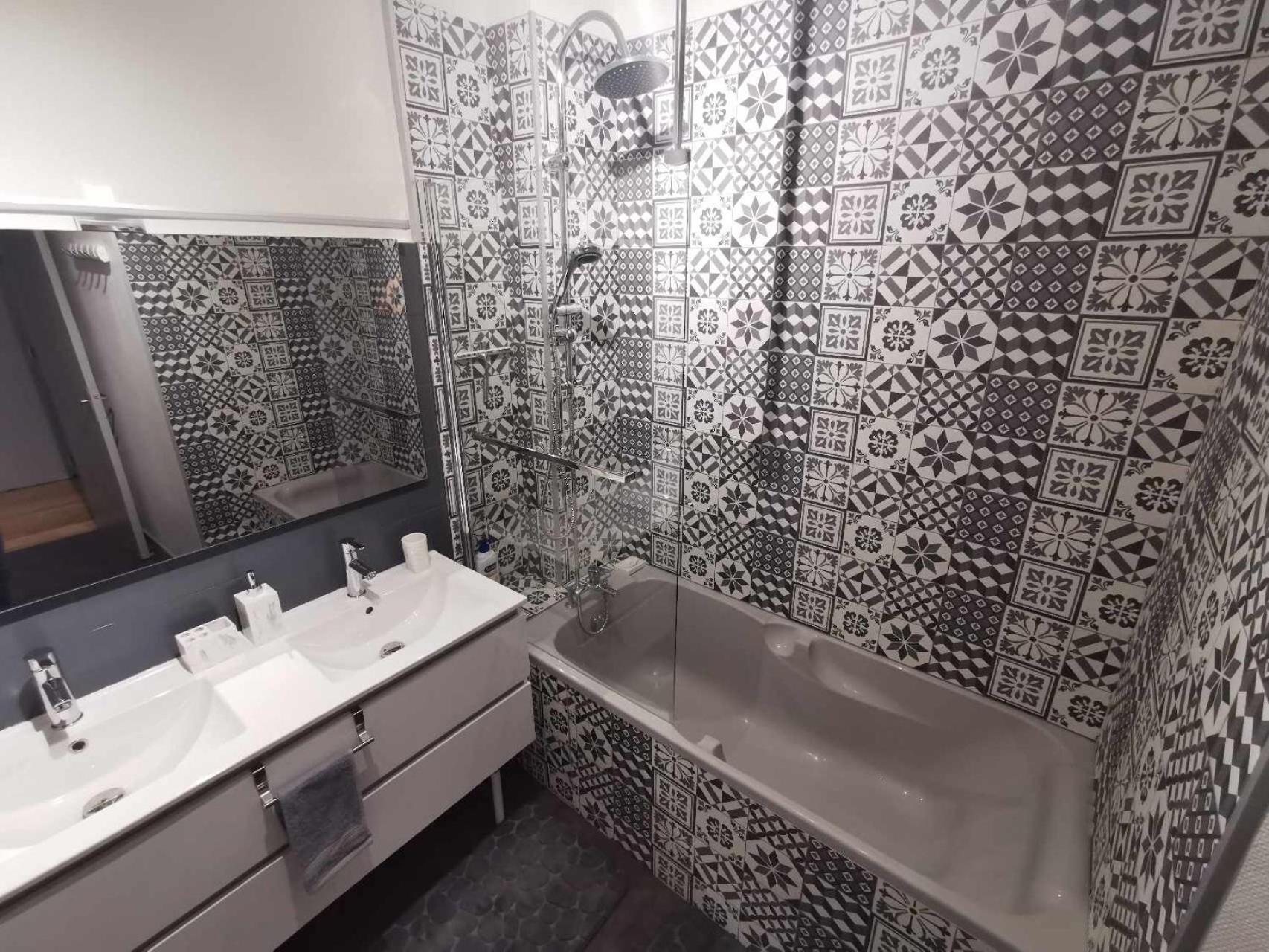 Bel Appartement De 1 A 7 Personnes アンベール エクステリア 写真