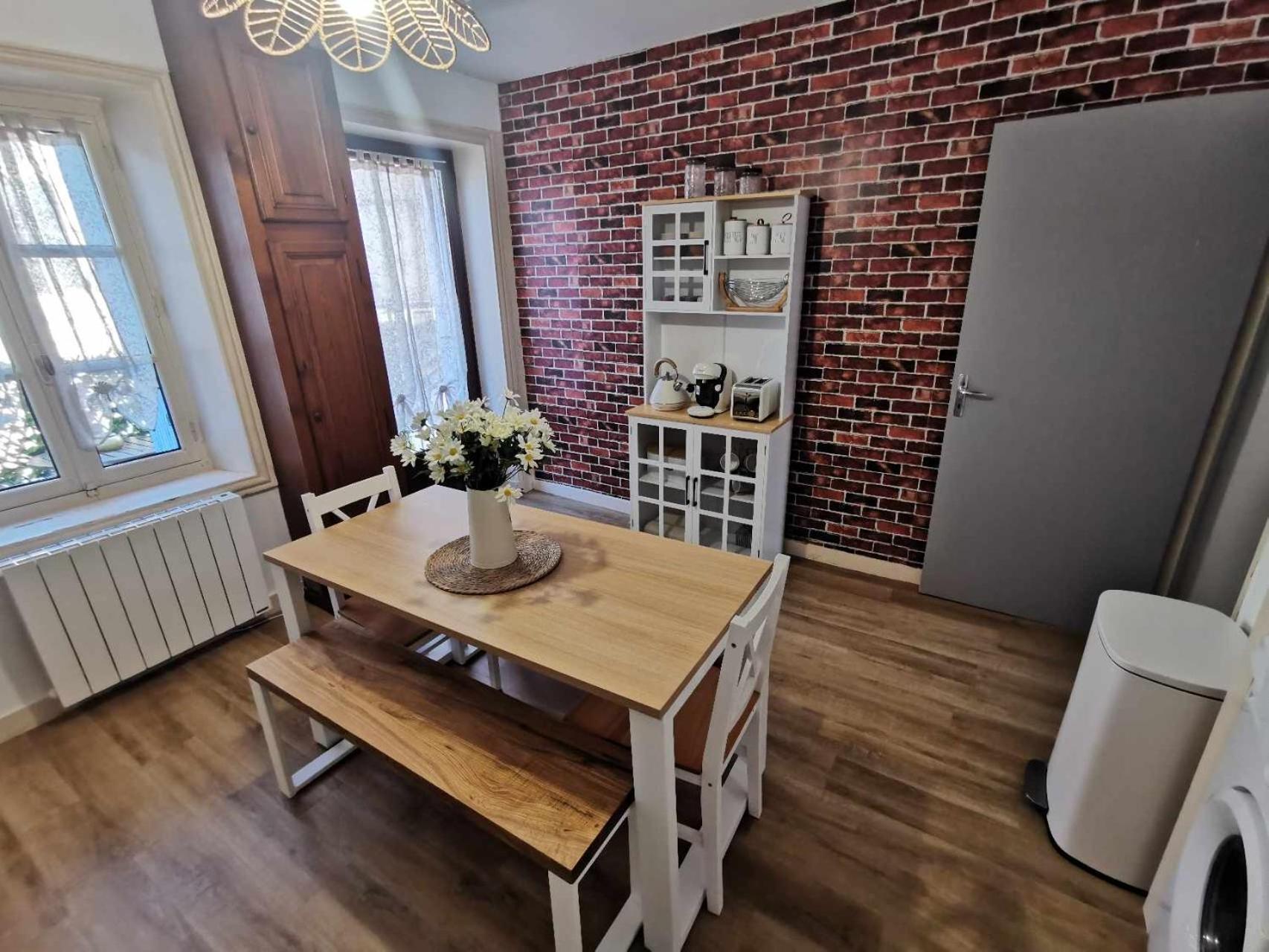 Bel Appartement De 1 A 7 Personnes アンベール エクステリア 写真